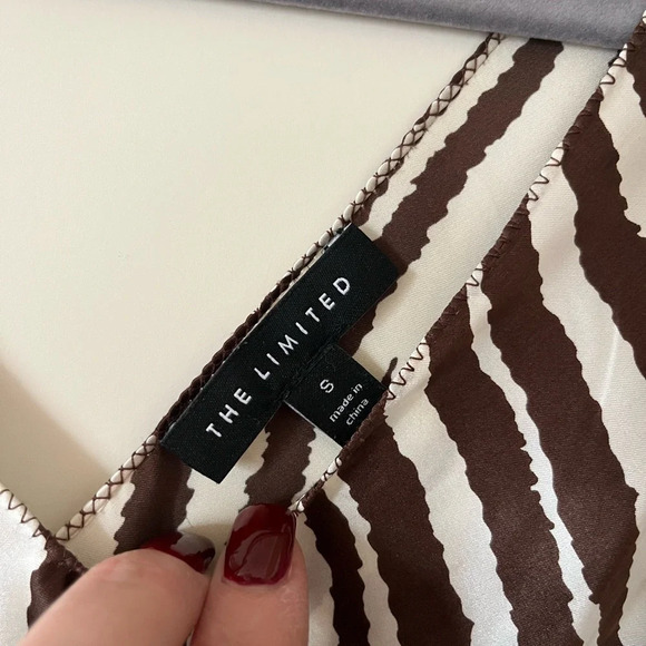 The Limited 100% Silk Animal Print Brown and White Blouse Women’s size Small - Picture 8 of 13